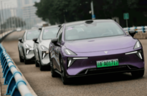 試駕深藍(lán)L06:“公路磁懸浮”真有料,15萬的車開出百萬級質(zhì)感