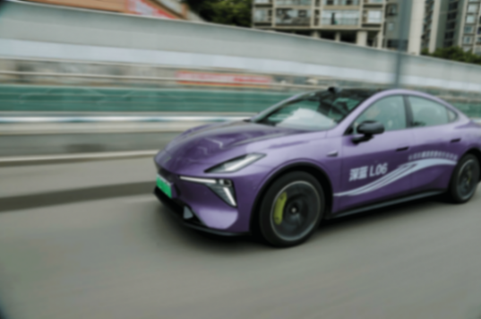 試駕深藍(lán)L06:“公路磁懸浮”真有料,15萬的車開出百萬級質(zhì)感