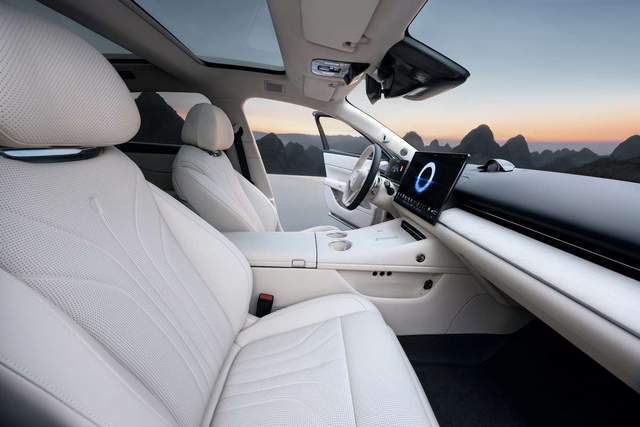 從尊界到嵐圖“華系豪華”正式發起沖鋒:豪華車市場迎來價值重估